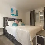 Luxury Citrin With Shared Pool * Makarska