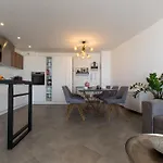 Luxury Citrin With Shared Pool Makarska