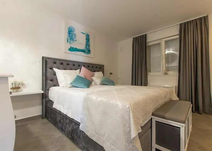 Luxury Citrin With Shared Pool * Makarska