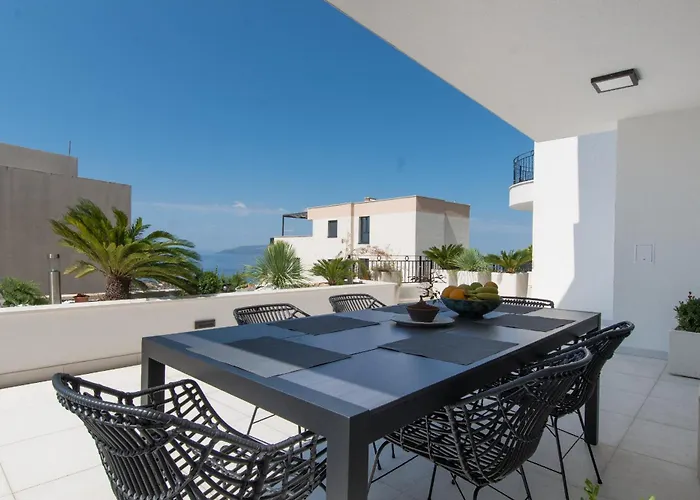 Luxury Citrin With Shared Pool * Makarska