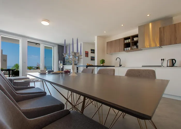 Luxury Citrin With Shared Pool Apartman