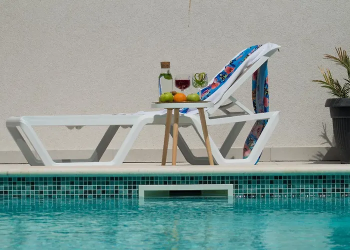 Luxury Citrin With Shared Pool شقة ماكارسكا